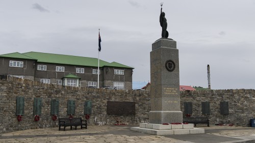 The Falklands War Memorial, Stanley   (Klicken zum öffnen)