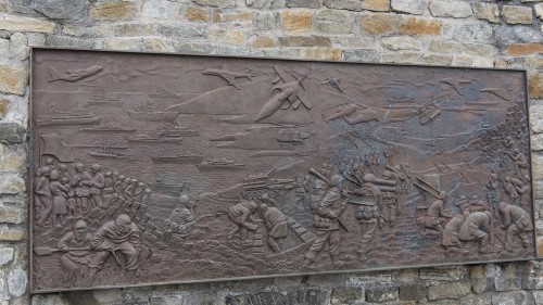 The Falklands War Memorial, Stanley   (Klicken zum öffnen)