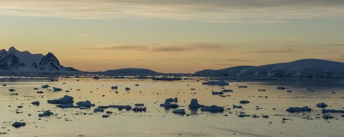 Abendstimmung im Neumayer channel   (Klicken zum öffnen)