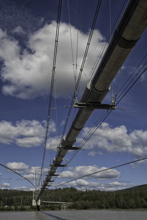 Alaska Pipeline überquert den Delta River zwischen Delta Junction und Fairbanks   (Klicken zum öffnen)