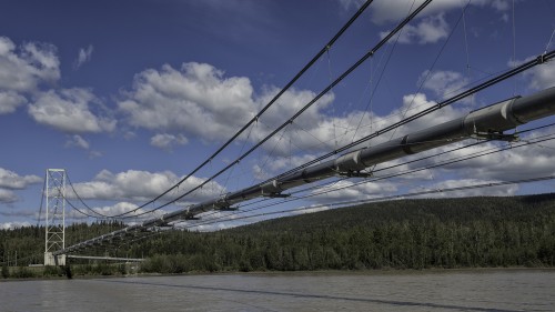 Alaska Pipeline überquert den Delta River zwischen Delta Junction und Fairbanks   (Klicken zum öffnen)