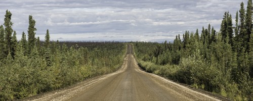 Bei schönem Wetter kommt man gut voran, bei Regen ist der Highway eine rutschige Matschpiste   (Klicken zum öffnen)