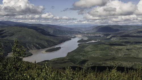 Yukon River vom Midnight Dome aus gesehen, Dawson City   (Klicken zum öffnen)