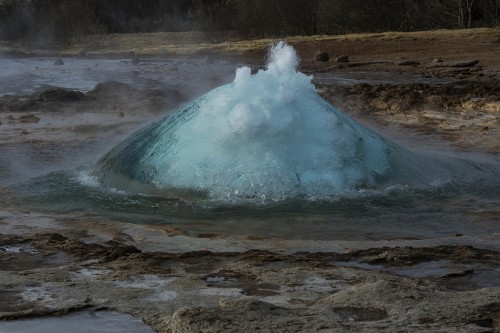 Strokkur Geyser bei der Eruption   (Klicken zum öffnen)