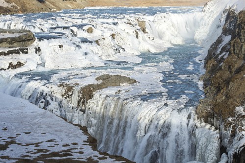 Der Gullfoss ist Islands bekanntester Wasserfall   (Klicken zum öffnen)