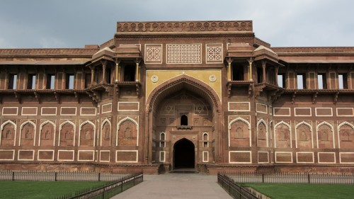 Eingang zum Jehangiri Palast, Rotes Fort, Agra   (Klicken zum öffnen)