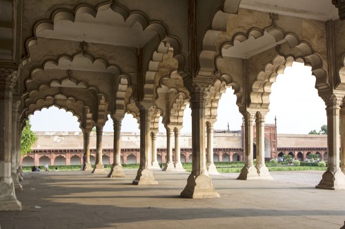 Säulengang der Audienzhalle, Rotes Fort, Agra   (Klicken zum öffnen)