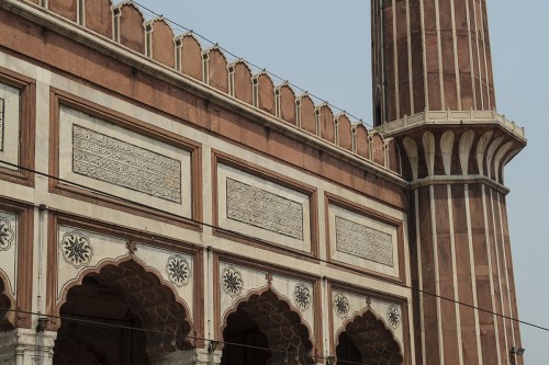 Marmorverzierungen mit Intarsien an der Jama Masjid   (Klicken zum öffnen)