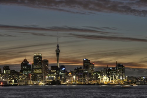 Downtown Auckland, von Devonport aus gesehen   (Klicken zum öffnen)