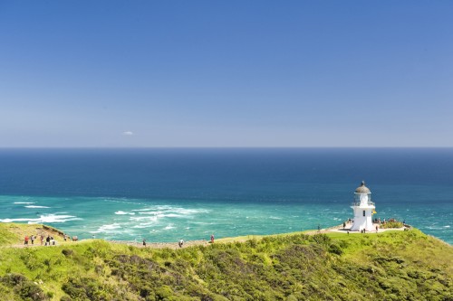 Leuchtturm auf Cape Reinga, wo Pazifik und Tasman Sea zusammentreffen   (Klicken zum öffnen)