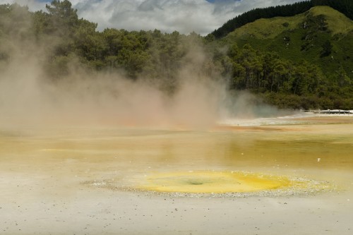 Champagne Pool, Waiotapu (Maori für heiliges Wasser) Thermal Wonderland    (Klicken zum öffnen)