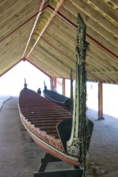 Maori War Canoe mit bis zu 80 Paddlern, Waitangi, Bay of Islands   (Klicken zum öffnen)