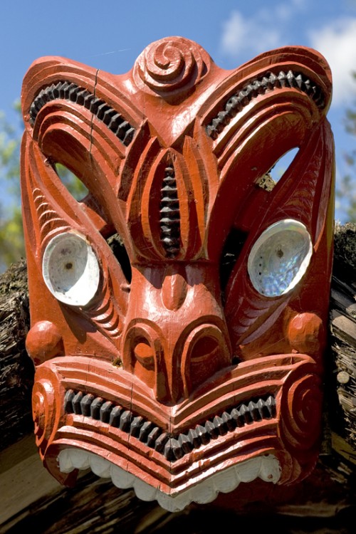 Die Maori sind grosse Schnitzer, Te Puia bei Rotorua   (Klicken zum öffnen)