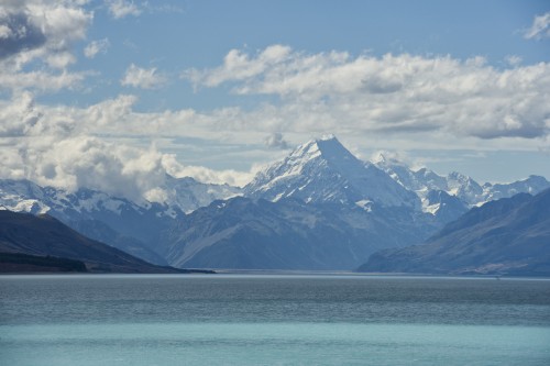 Mt. Cook, mit 3724 m der höchste Berg Neuseelands   (Klicken zum öffnen)