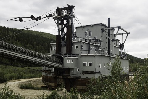 Dredge Nr. 4 (Schaufelbagger) im Klondyke River bei Dawson City, in Betrieb von 1913 bis 1959   (Klicken zum öffnen)