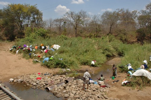 Waschtag in Chinguni Hills   (Klicken zum öffnen)