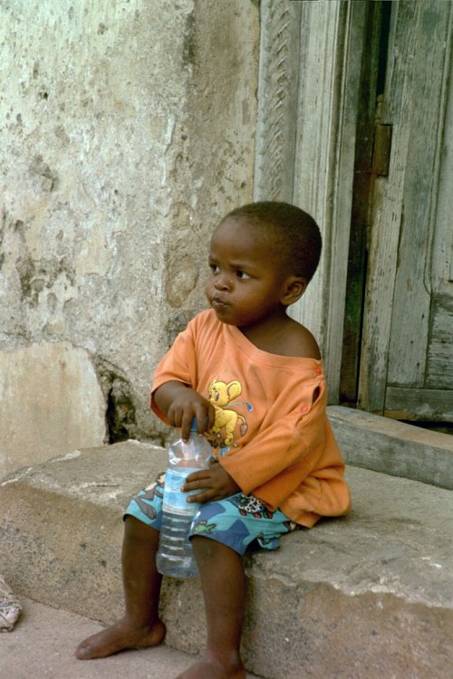 Aidswaise in Bagamoyo   (Klicken zum öffnen)