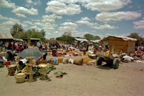 Makayumi Market; in the middle of nowhere, Nord-Tanzania   (Klicken zum öffnen)