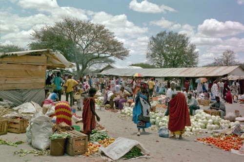 Makayumi Market; in the middle of nowhere, Nord-Tanzania   (Klicken zum öffnen)