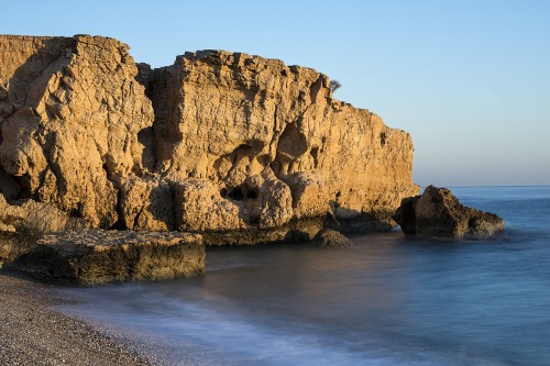 Frühmorgens an der Küste bei Wadi Shab   (Klicken zum öffnen)