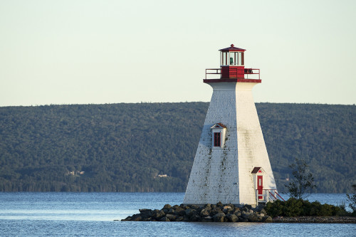 Kidston Island Lighthouse, Baddeck, Cape Breton, Nova Scotia, Canada   (Klicken zum öffnen)