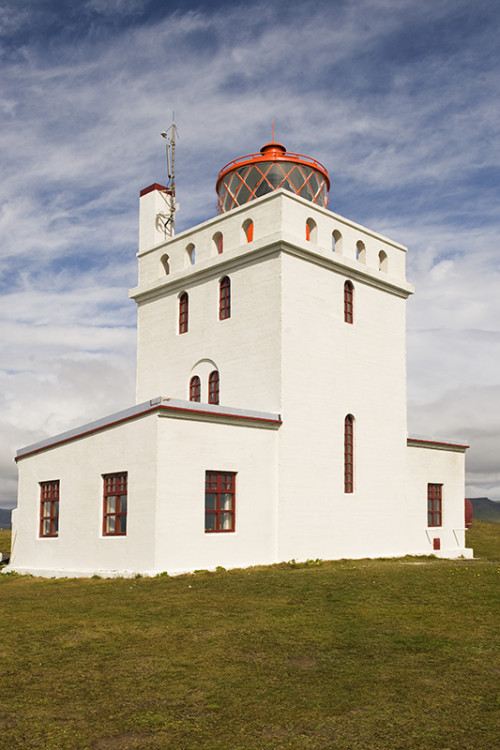 Dyrhóaley Lighthouse, bei Vik, Island   (Klicken zum öffnen)