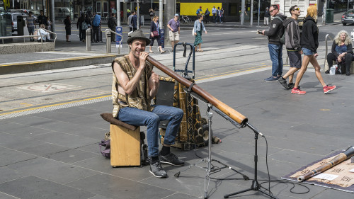 Strassenmusikant, Elizabeth Street, Melbourne.   (Klicken zum öffnen)