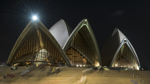 Erbaut 1959 bis 1973 durch Jørn Utzon, UNESCO Welterbe seit 2007.   (Klicken zum öffnen)