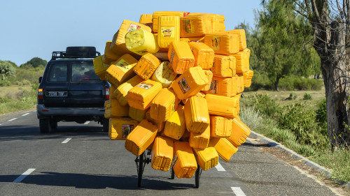 Transportiert wird, was Platz hat...   (Klicken zum öffnen)