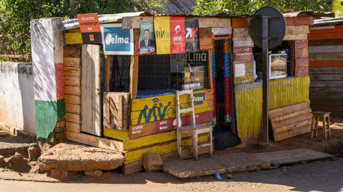 Telefon-Shops sind überall zu finden   (Klicken zum öffnen)