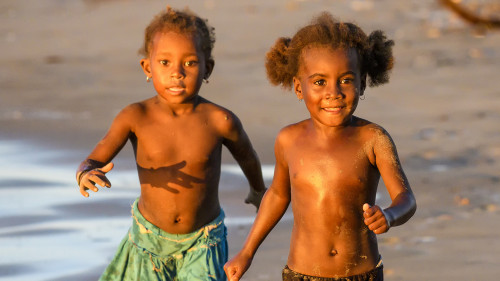 Kids am abendlichen Strand   (Klicken zum öffnen)