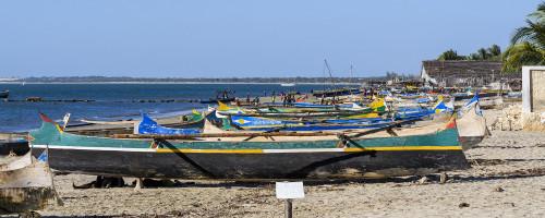 Die Fischereiflotte in Morombe ist eindrücklich   (Klicken zum öffnen)