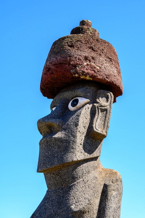 Moai mit eingesetzten Augen, Playa Poko Poko   (Klicken zum öffnen)
