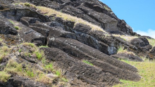 Der grösste Moai misst 22m   (Klicken zum öffnen)