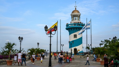 Faro del Cerro Santa Anna; Guayaquil, Ecuador   (Klicken zum öffnen)