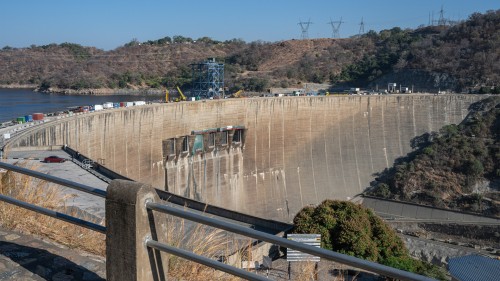 Kariba Staudamm von Süden her gesehen   (Klicken zum öffnen)