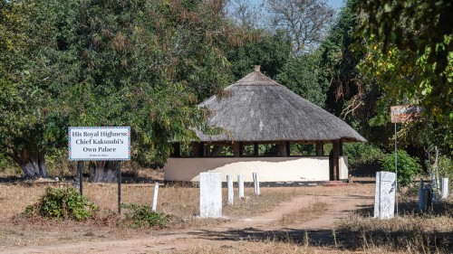 Grössenwahn des local chiefs   (Klicken zum öffnen)