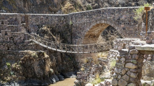 Inka-Brücke in Checacupe   (Klicken zum öffnen)