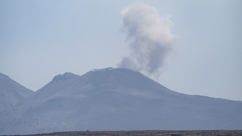 Die Vulkane sind zum Teil aktiv   (Klicken zum öffnen)