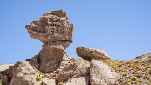 Erosionsfiguren in der Siloli-Wüste   (Klicken zum öffnen)