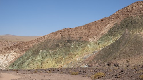 Das Valle Arcoiris, das Regenbogental, trägt seinen Namen zu recht; 3140m   (Klicken zum öffnen)